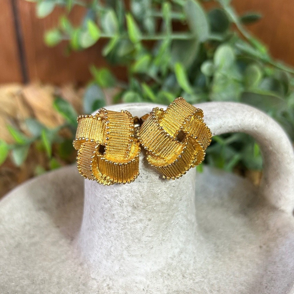 Vintage Trifari Signed Gold Toned Twist Stud Clip On Earrings Art Deco Elegant